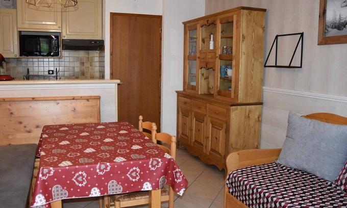Pralognan-la-Vanoise Apartment | Charming 2-Room Apartment with Heated Pool and Terrace