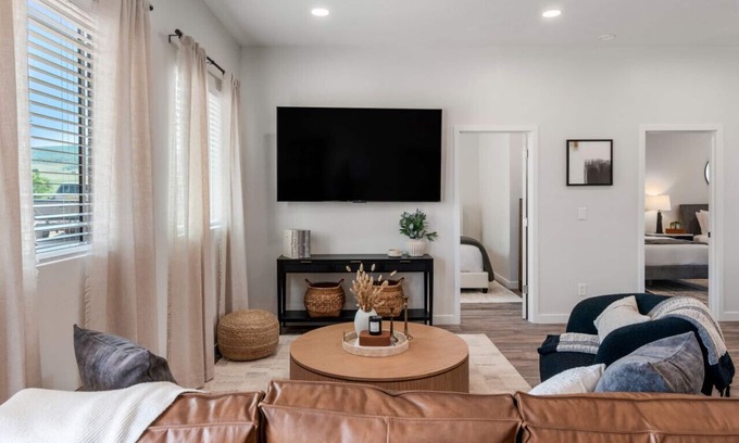 St. Charles Apartment | Charming 2BR/1BA near Bear Lake