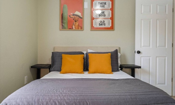 St. Johns House | Charming 2BR Getaway | Near Downtown & Mueller