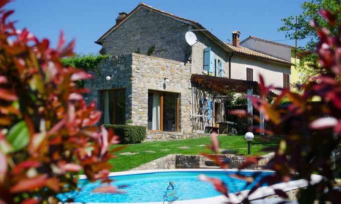 Buzet Villa | Charming 2BR Villa with pool for 4+1, for small groups, pet-friendly