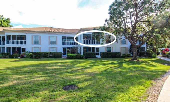 The Meadows Condo | Charming 2nd floor 2 BR/2 BA condo in The Meadows Golf and Country Club - Ivory Cottage