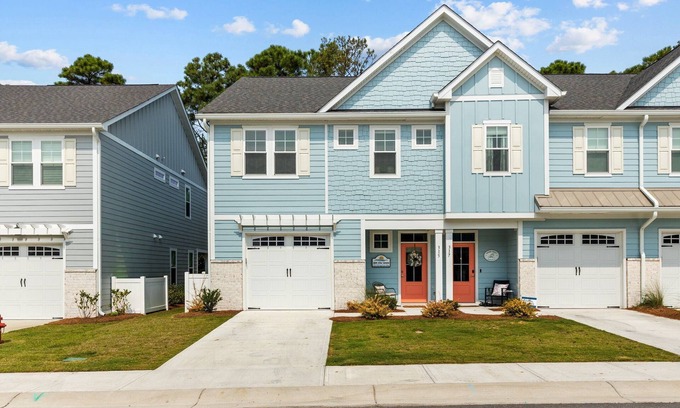 Morehead City House | Charming 3-bedroom/2.5 bath townhome, sleeps 6! Beau Coast Community - New 2022