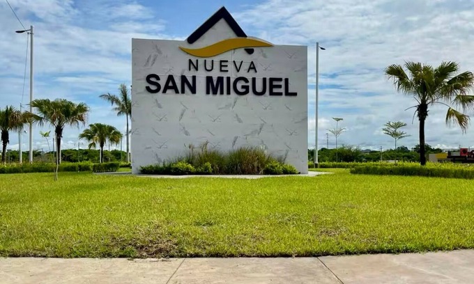 San Miguel House | Charming 3-bedroom 2.5BA Family Friendly with WiFi, AC in fabulous San Miguel