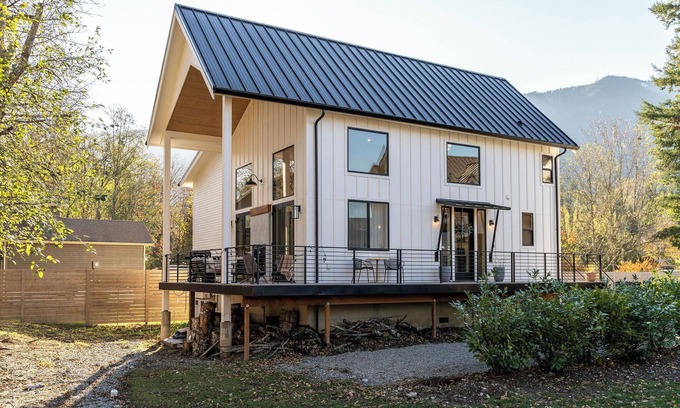 North Bend Cottage | Charming 3-bedroom cottage in North Bend between Mt Si and Rattlesnake Ridge