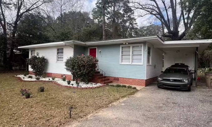 Mobile Cottage | Charming 3-bedroom cottage with WiFi, AC nears parks and shopping