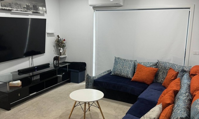 Wright House | Charming 3-bedroom townhome with WiFi and AC in Coombs
