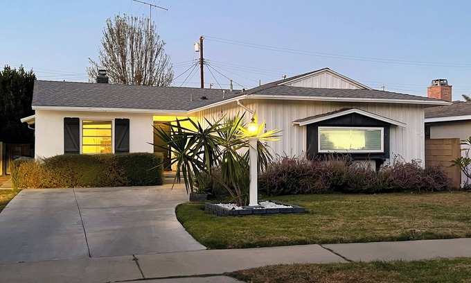 Reseda House | Charming 3-bedroom house with Pool, AC and WiFi in fabulous Reseda