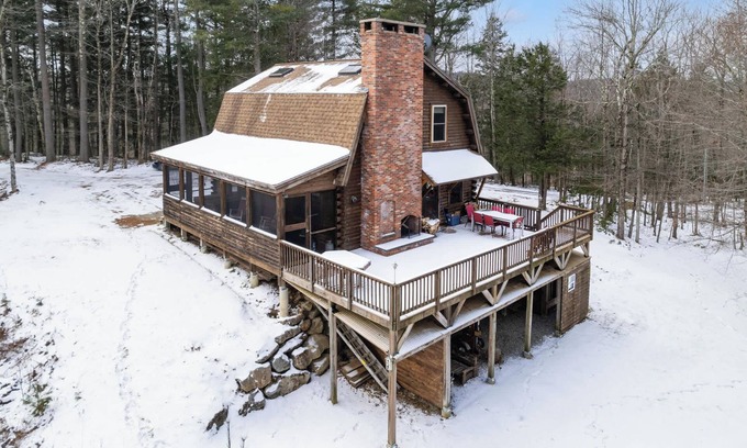 Blandford House | Charming 3-BR Berkshires Timber Cottage
