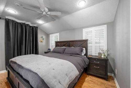 Lake Como House | Charming 3BR Home Near DT with King Bed and Fire Pit