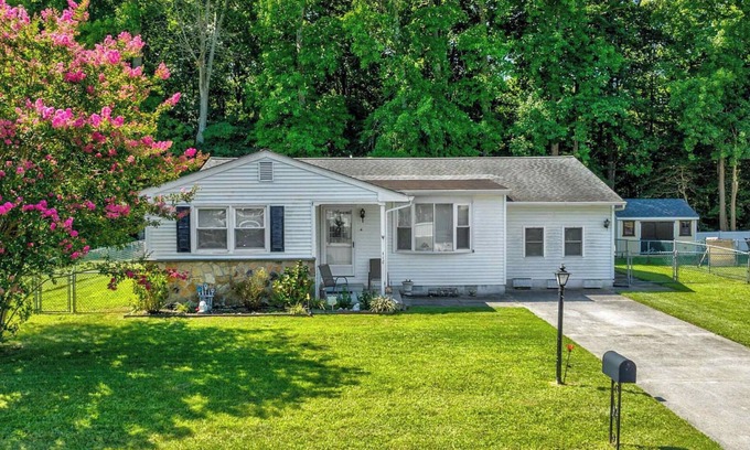 Lower Township House | Charming 4-bedroom house in North Cape May with AC, WiFi, Fully Fenced Yard