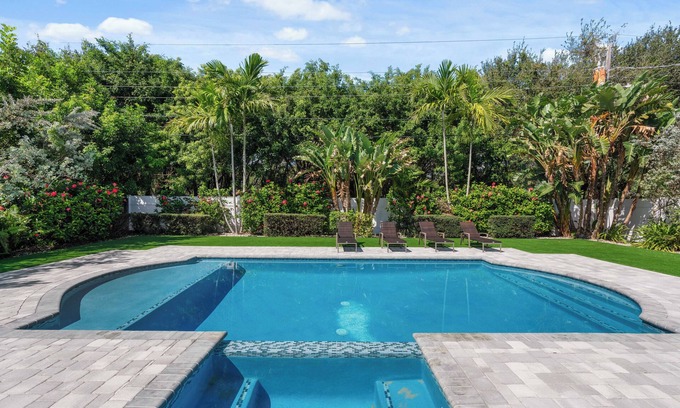 Jupiter House | Charming 4-Bedroom Beach Bungalow with Idyllic Pool & Backyard