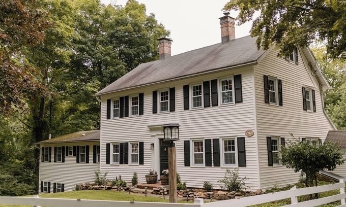 Shelton Other | Charming 4-bedroom farmhouse in Huntington Center, Shelton Connecticut.