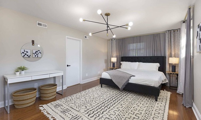 Charlotte House | Charming 4 BR in Great Location - SouthPark