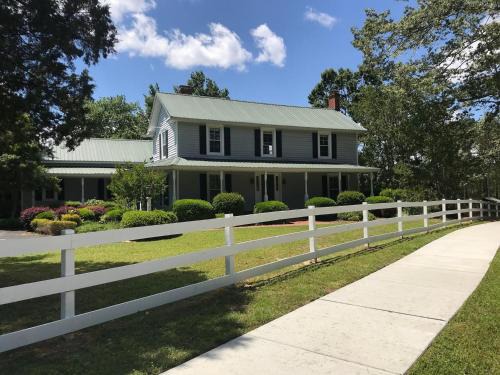Apex House | Charming 4BR Historic Home with Scenic Views