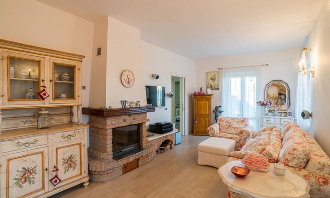 Civenna Apartment | Charming 80 sqm apartment with independent entrance in a large residence surrounded by greenery (steps to access the structure). The accommodation is located on the ground floor of a villa and can host up to 4 people. It offers an enchanting view of the