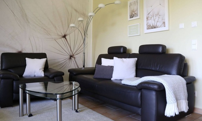 Windischbuchen Apartment | Charming apartment YELLOW - Villa Geisenhof