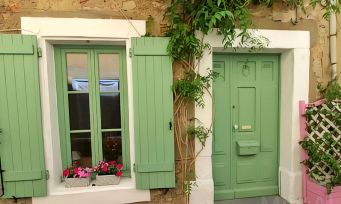 Olonzac House | Charming and chic townhouse with sunny terrace and outdoor dining