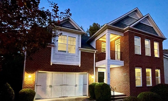 McCain House | Charming and spacious 6BR home near UNC, Duke, RTP