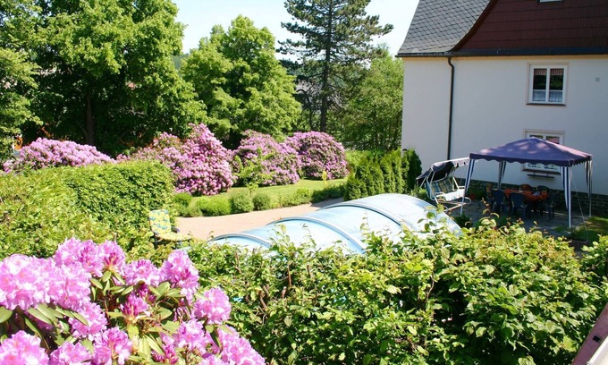 Pockau-Lengefeld Apartment | Charming Apartment in Pockau with Swimming Pool