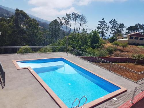 Campanario Apartment | Charming Apartment in Prazeres with Shared Pool - 150 m²