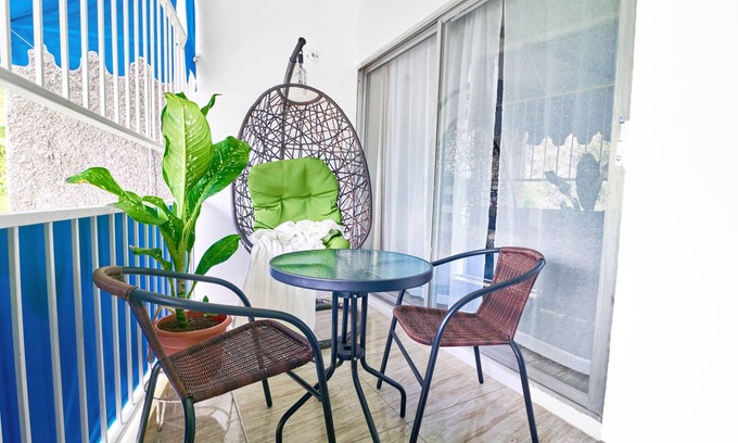 Beverly Hills Apartment | Charming apt - 5 mins to Bob Marley Week festivities @ The Bob Marley Museum