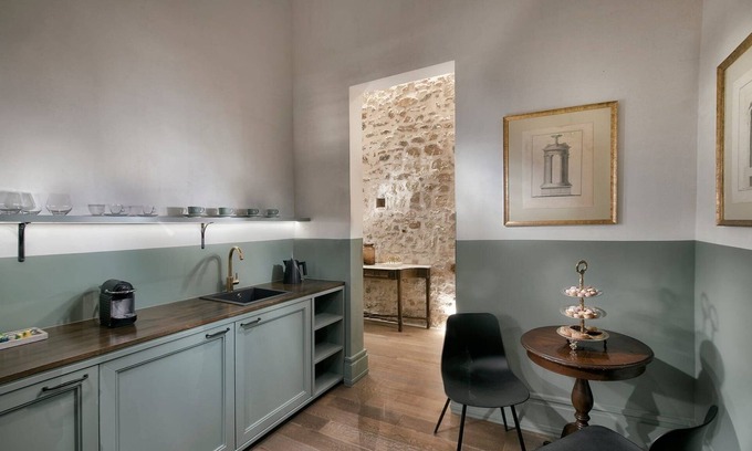 Monastiraki Villa | Charming Athens Apartment | 1 Bedroom Suite | Apartment Grandeeney | Athinaidos