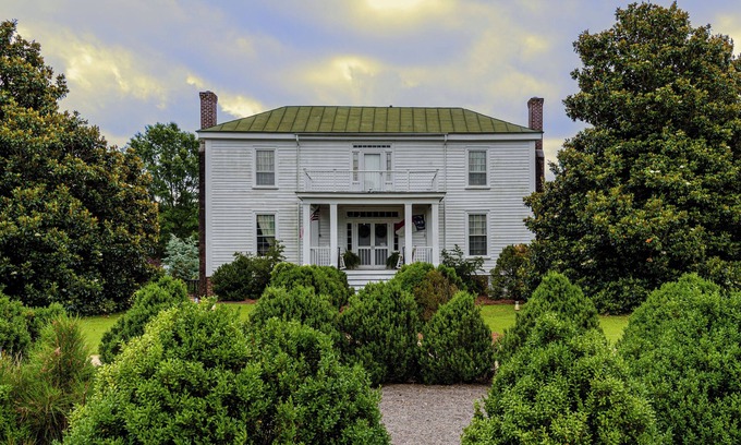 Snow Hill Bed & Breakfast | Charming B&B in Snow Hill with WiFi and AC