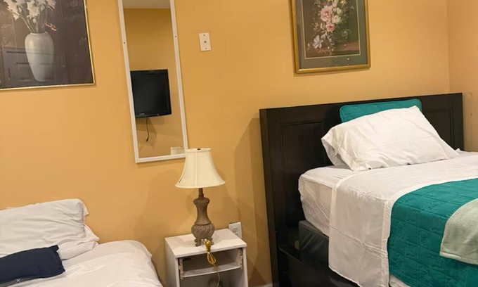 Glenarden Bed & Breakfast | Charming B&B with AC in Bowie MD