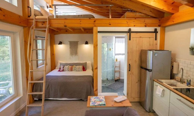 Crescent City Bed & Breakfast | Charming B&B with WiFi, AC in serene Crescent City