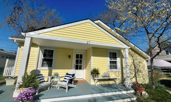 Annapolis Cottage | Charming Bay Ridge Cottage with Chesapeake Bay Views – Just Steps to the Beach