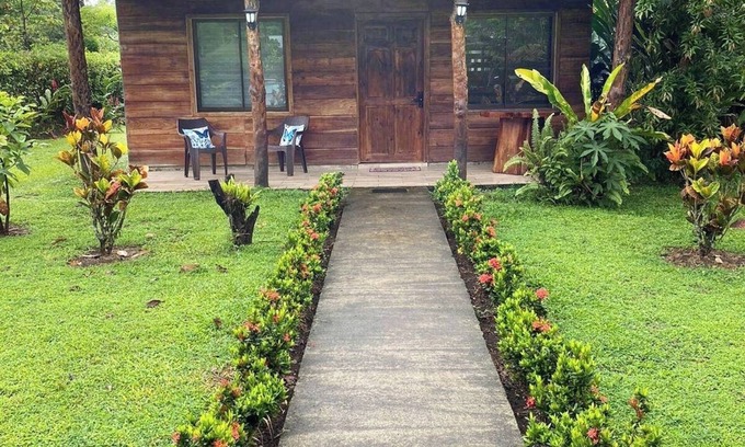La Fortuna House | Charming, beautiful cabin.