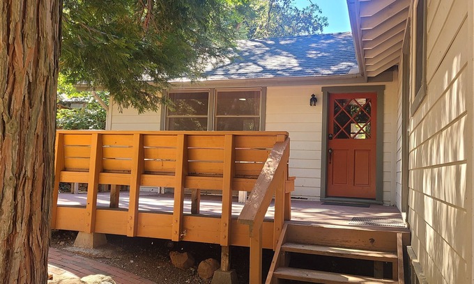 Julian Cabin | Charming Black Oak Cottage