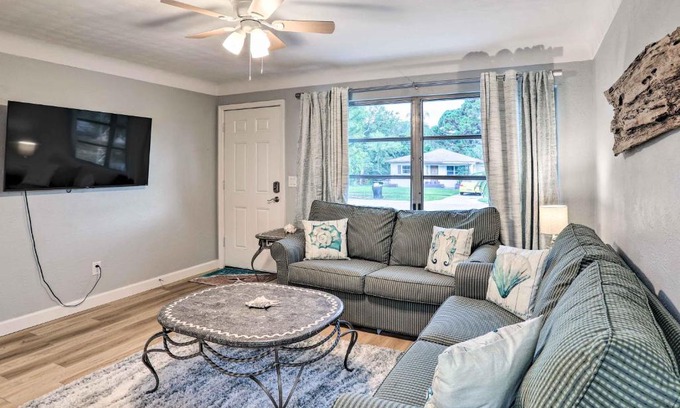 Greater Pinellas Point House | Charming Bungalow - 7 Mi to St Pete Beach!