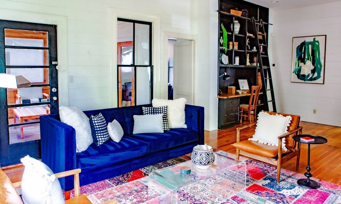 Dawson House | Charming bungalow & studio near downtown & SoCo