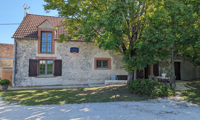 Treilles-en-Gatinais Cottage | Charming Country House near Paris - 4 Bedrooms, Garden, BBQ, Bikes Available