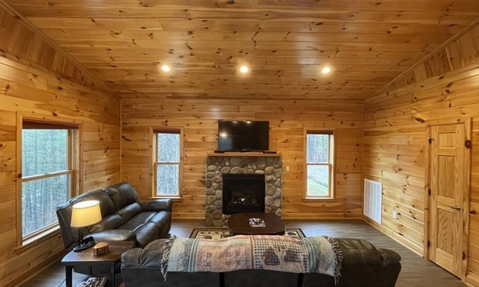 Tellico Plains Cabin | Charming cabin with an Amazing view! - pet and motorcycle friendly! 2 Bedroom Cabin by RedAwning