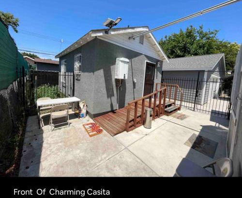 Southeastern Sacramento Villa | Charming Casita all too yourself near Midtown, Train and Freeway