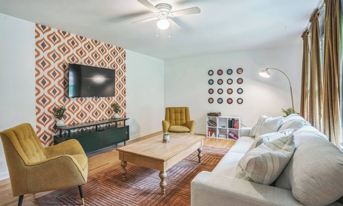 Northeast Raleigh House | Charming & centrally located 4-bedroom house with AC,BBQ and WiFi in Raleigh