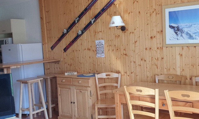 Saint-Etienne-en-Devoluy Ski Chalet | Charming Chalet in Le Hameau du Puy, Superdevoluy - 300m from Slopes, Access to Heated Pool