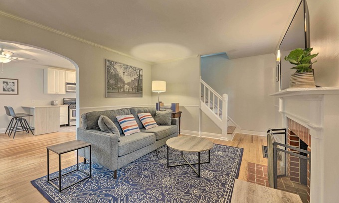 Roselawn Finance House | Charming Cincinnati Home < 10 Mi to Downtown!