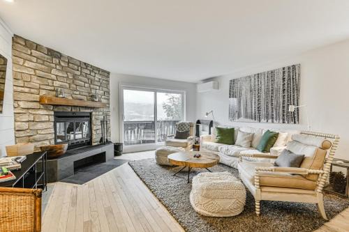 Mont-Tremblant House | Charming Condo with Mont Tremblant and Lake Views