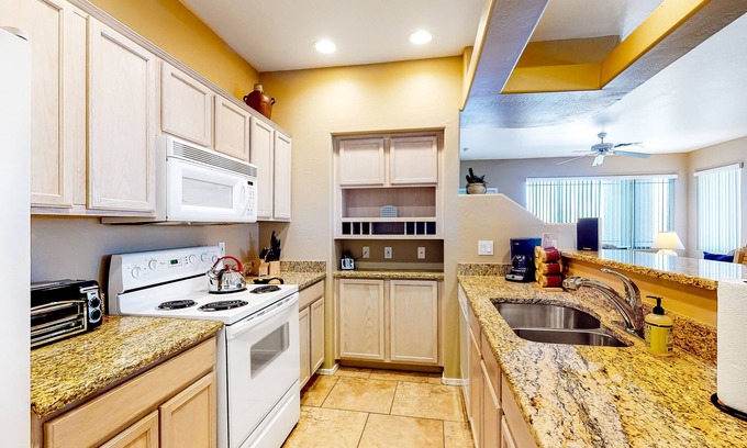 Rancho Vistoso Condo | Charming condo with desert views, pool & hot tub
