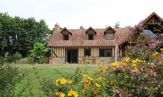 Le Val-Saint-Pere Cottage | Charming Cottage with Garden, Near Mont Saint-Michel: 3 Bedrooms, Fireplace, and Modern Amenities