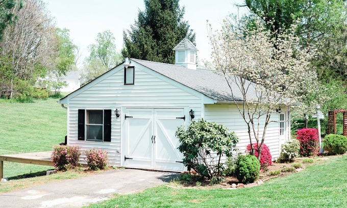 Lynchburg Cottage | Charming cottage in Lynchburg close to the Blue Ridge Mountains & Liberty U