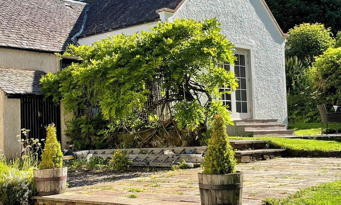 Kippen Cottage | Charming cottage in picturesque rural setting