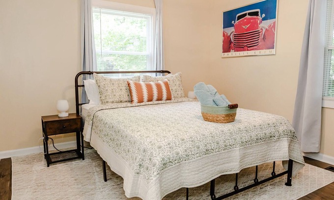 Near Eastside House | Charming Cottage Near Downtown