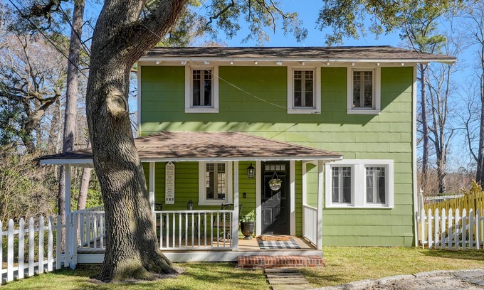 Wilmington Cottage | Charming Cottage near historic downtown Wilmington. 10 min to Wrightsville Beach