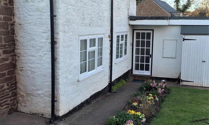 Hoarwithy Cottage | Charming Cottage With Stunning Views Over Wye Valley, perfect for Wye fishermen