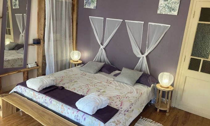 Laruscade Cottage | Charming country residence