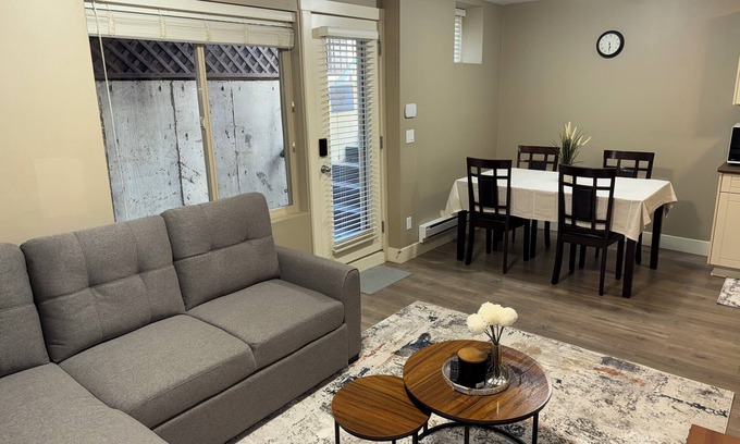 Walnut Grove House | Charming & Cozy Retreat in Walnut Grove – Your Perfect Home Away from Home!